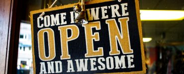 An open sign that also acts as a great inbound marketing analogy